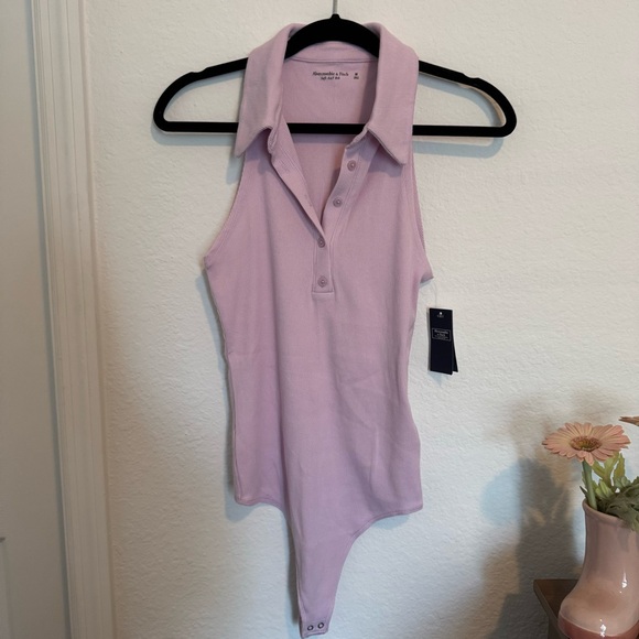 NWT Abercrombie & Fitch Ribbed Polo Bodysuit - Size Medium - Picture 2 of 8
